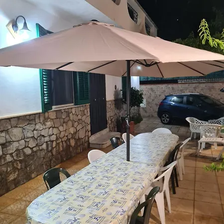 Semesterbostad Ombelico Di Venerevilla Mandra Capreria